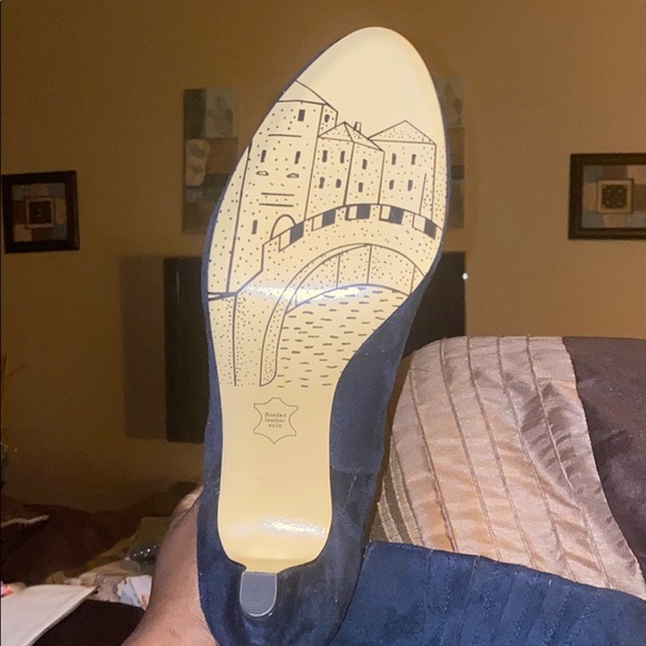 Heels - Picture 3 of 3